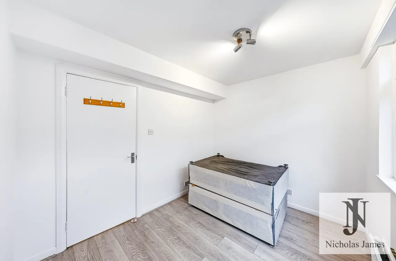 Seven Sisters Road, London, N4, photo 27