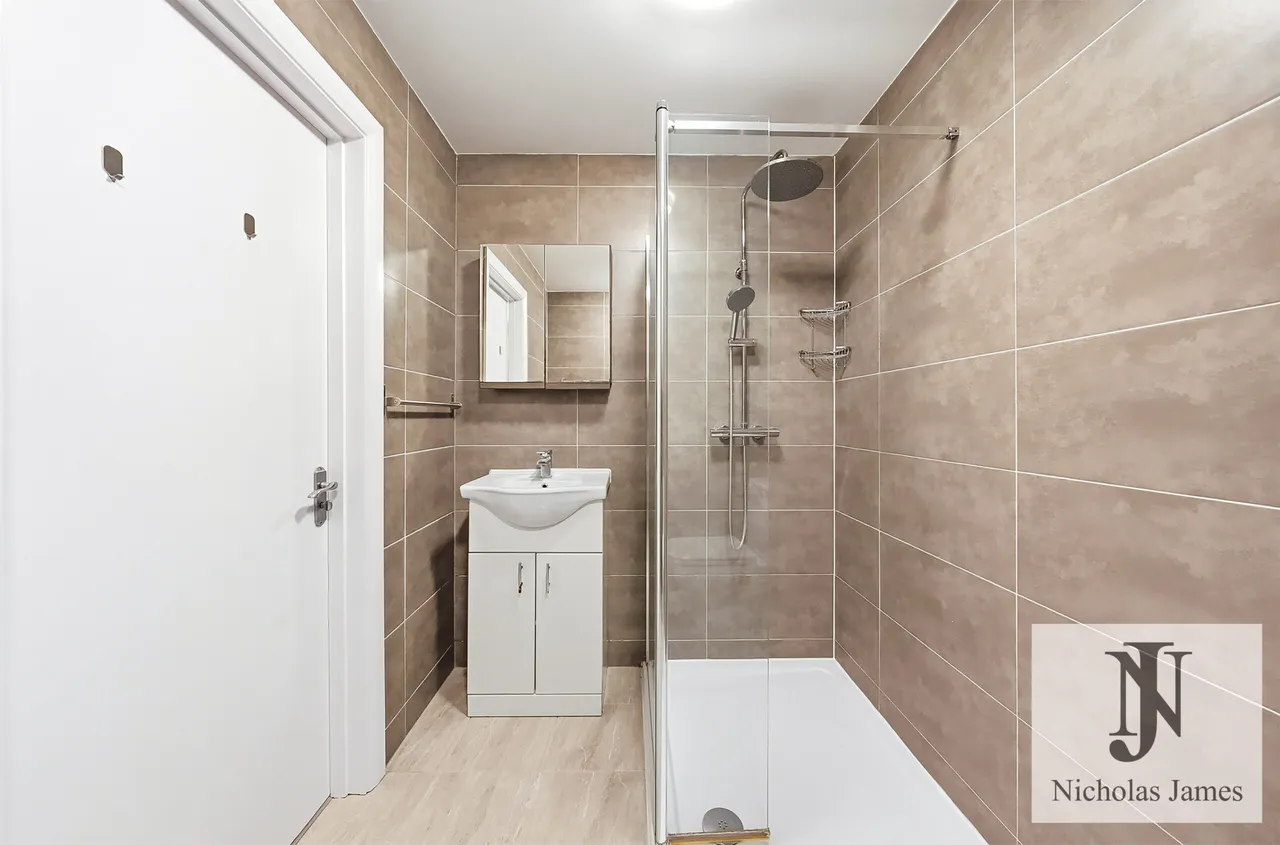 Seven Sisters Road, London, N4, photo 24