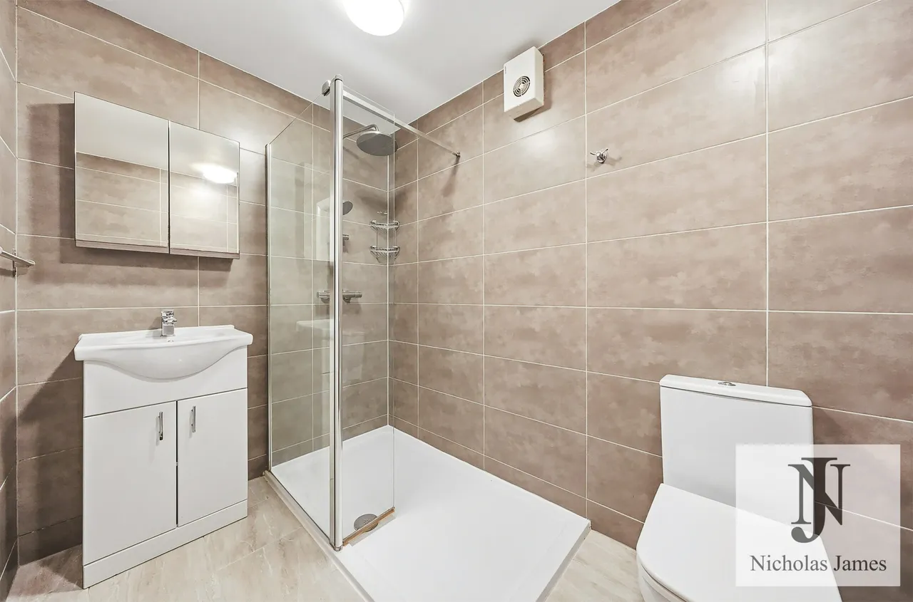 Seven Sisters Road, London, N4, photo 25
