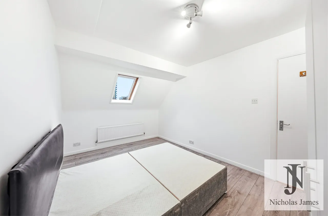 Seven Sisters Road, London, N4, photo 9