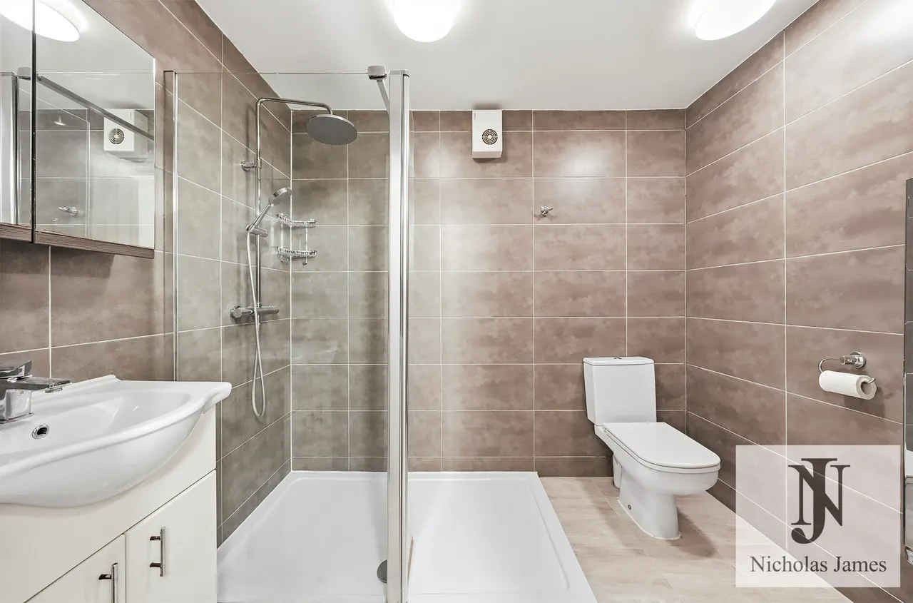 Seven Sisters Road, London, N4, photo 23