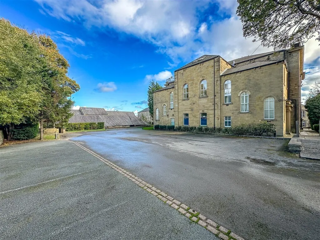 Highfields Road, HUDDERSFIELD, photo 11