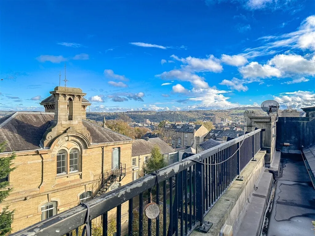 Highfields Road, HUDDERSFIELD, photo 8