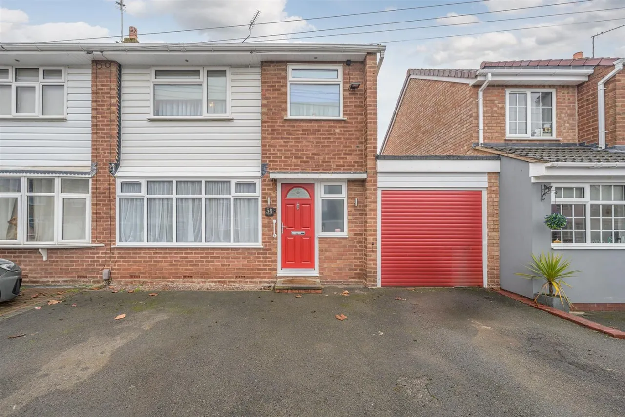 3 bed house for sale — Granville Drive, Kingswinford, DY6 8LL