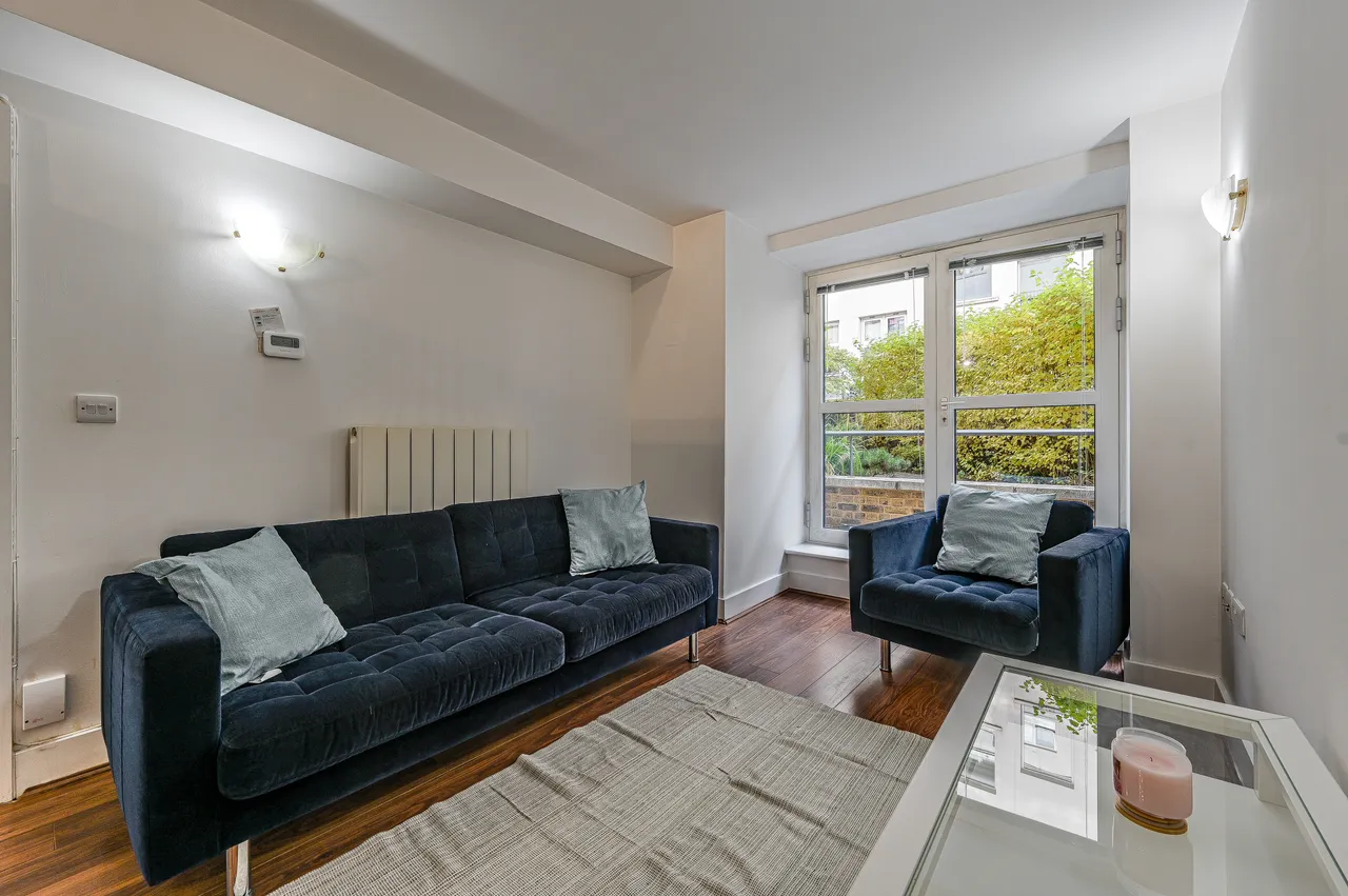 1 bed flat for sale — Flat 60 Building 22, Cadogan Road, London