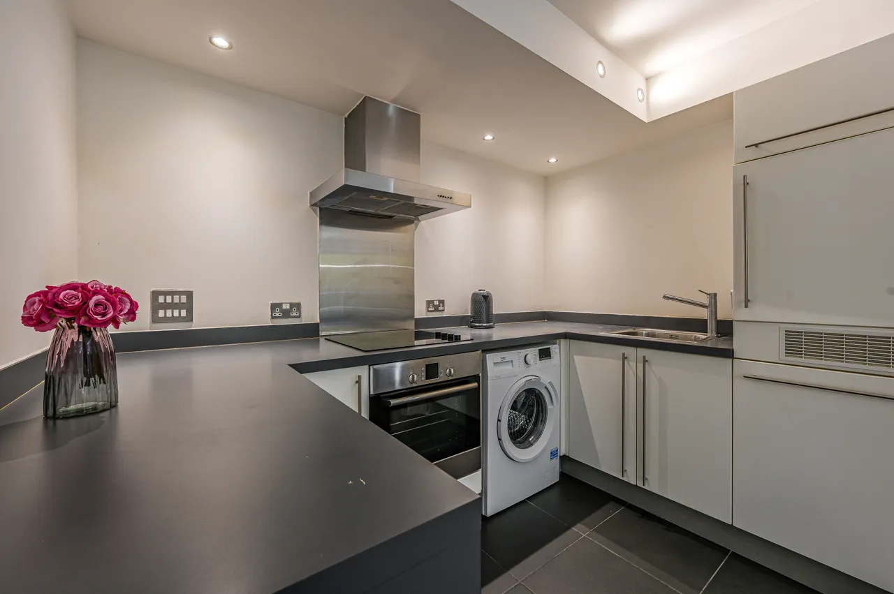Flat 60 Building 22, Cadogan Road, London, photo 5