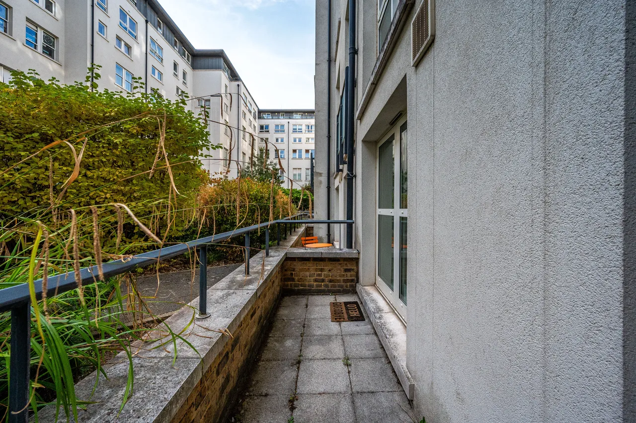 Flat 60 Building 22, Cadogan Road, London, photo 3