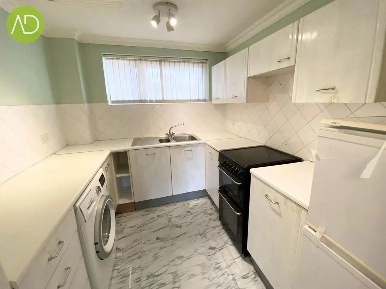 Woodgrange Court Rawdon Drive, Hoddesdon, Herts EN11 8DQ, photo 2