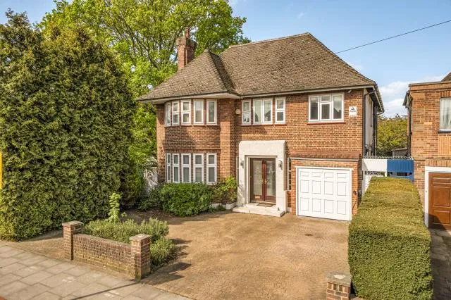 6 bed house for sale, Chalgrove Gardens, London, N3