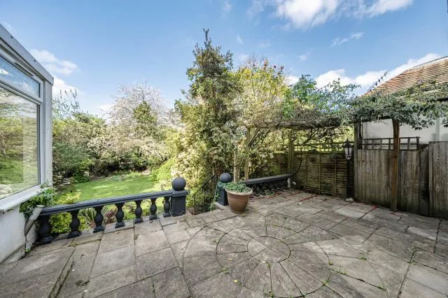 Chalgrove Gardens, London, N3, photo 24