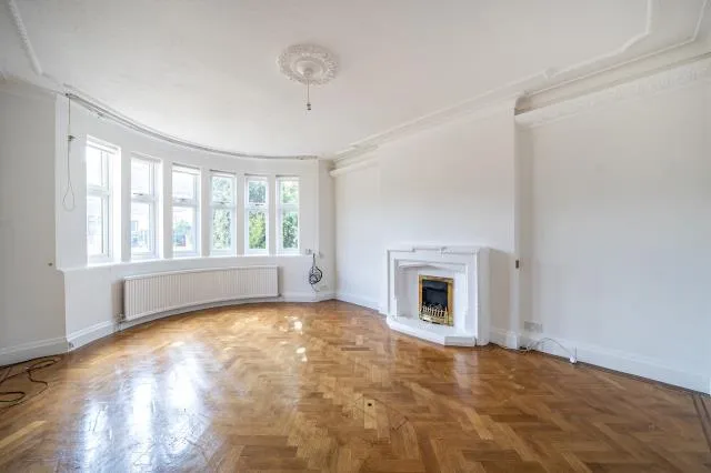Chalgrove Gardens, London, N3, photo 2