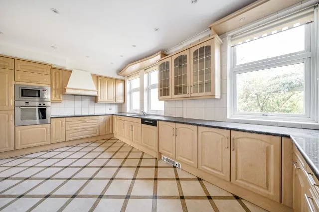 Chalgrove Gardens, London, N3, photo 8