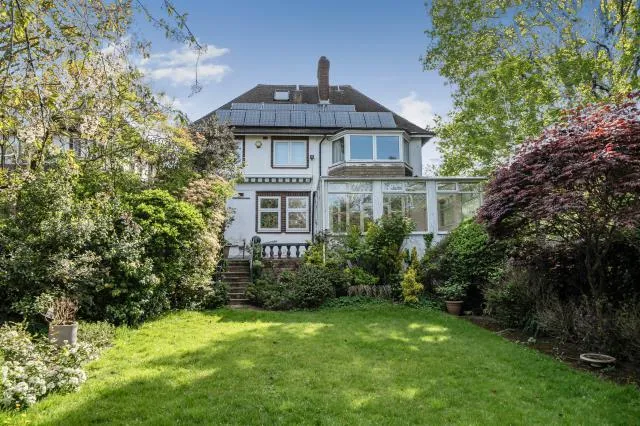 Chalgrove Gardens, London, N3, photo 22