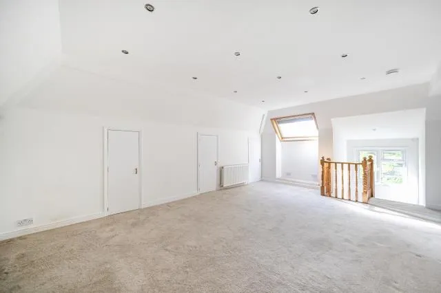 Chalgrove Gardens, London, N3, photo 17