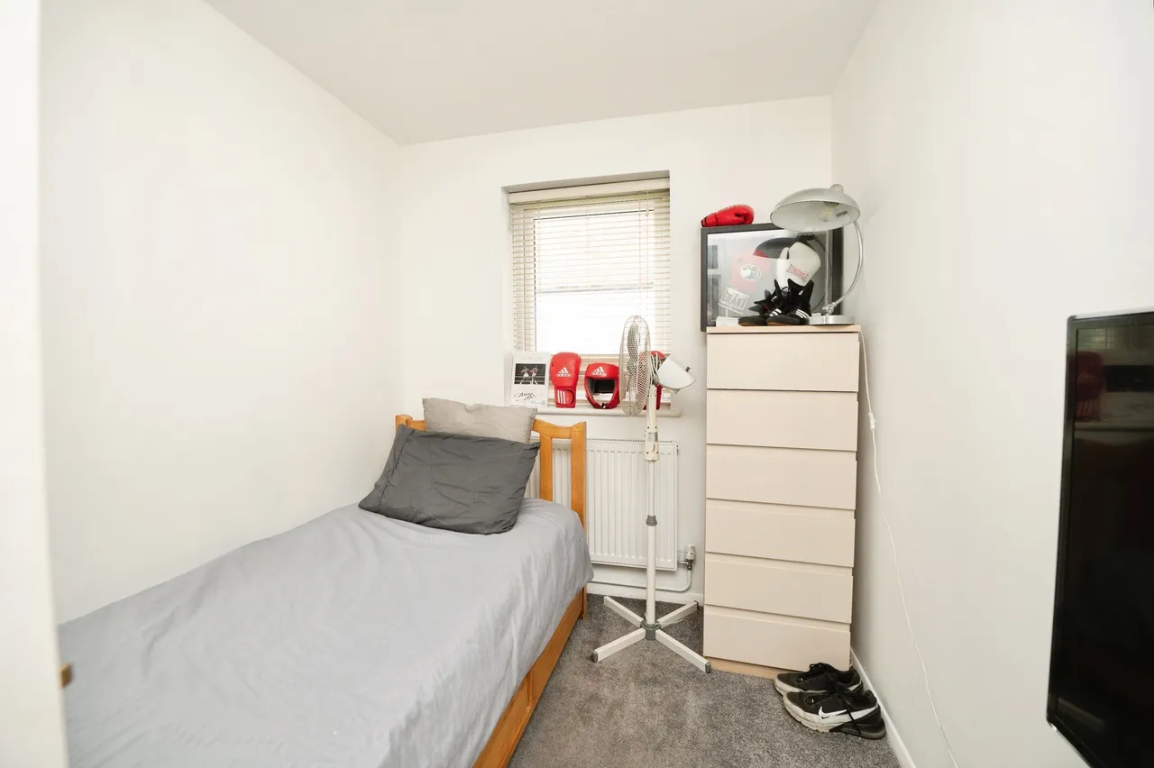 Harkness Close, Romford, RM3, photo 18