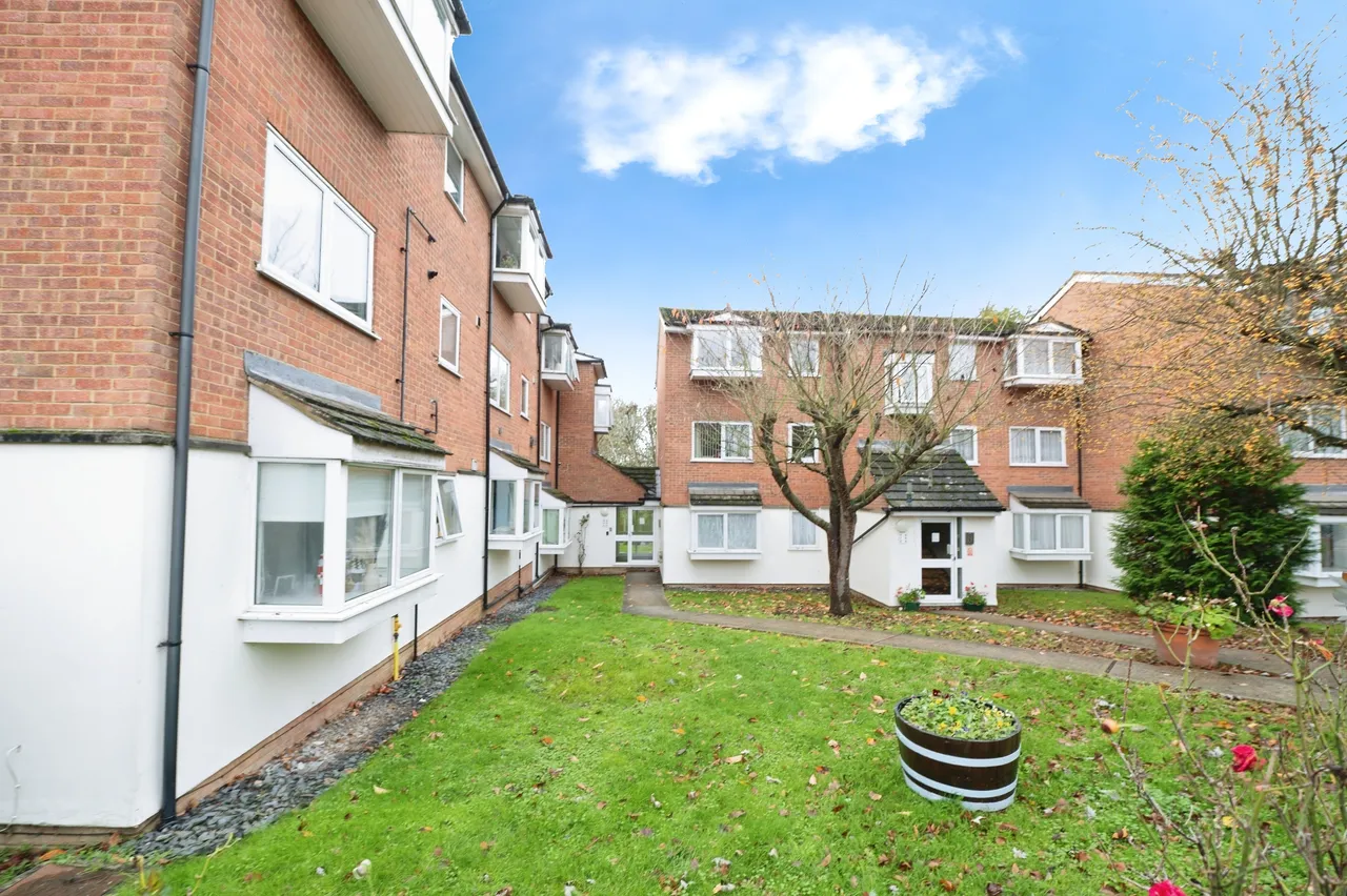 Harkness Close, Romford, RM3, photo 19