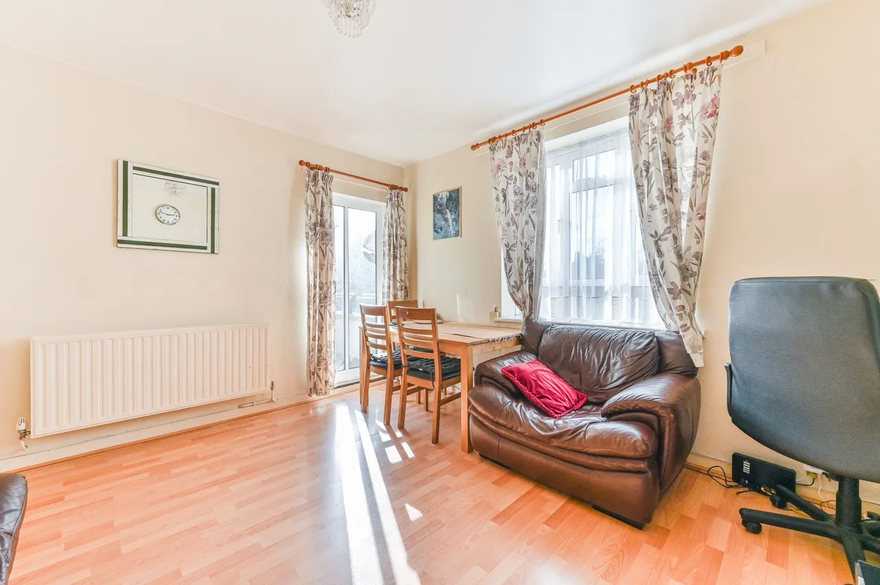 38 Julian House, Kingswood Estate, London, photo 4
