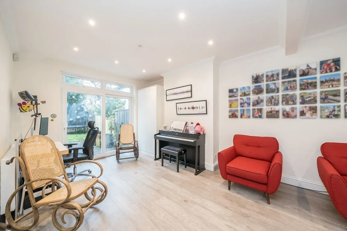 Argyle Avenue, TW3, photo 5