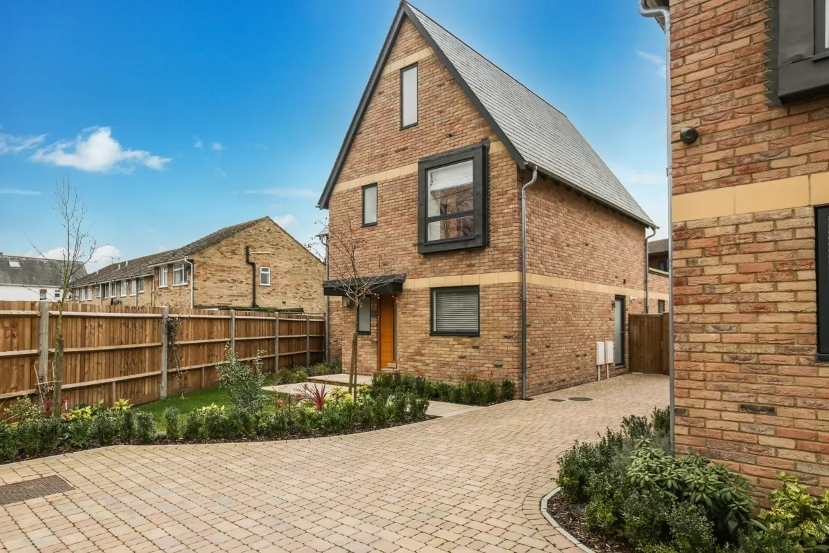 3 bed house to rent — Furlong Road Bourne End SL8
