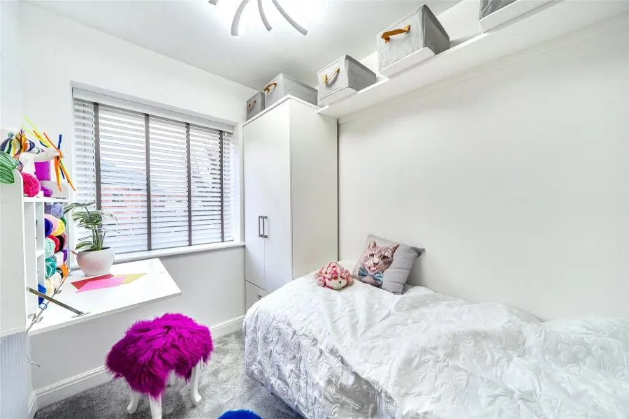 Stone Crescent, GL51, photo 10