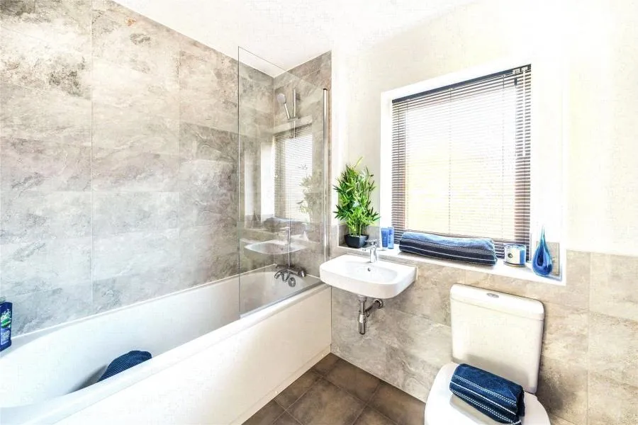 Stone Crescent, GL51, photo 11