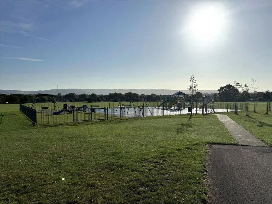 Stone Crescent, GL51, photo 20
