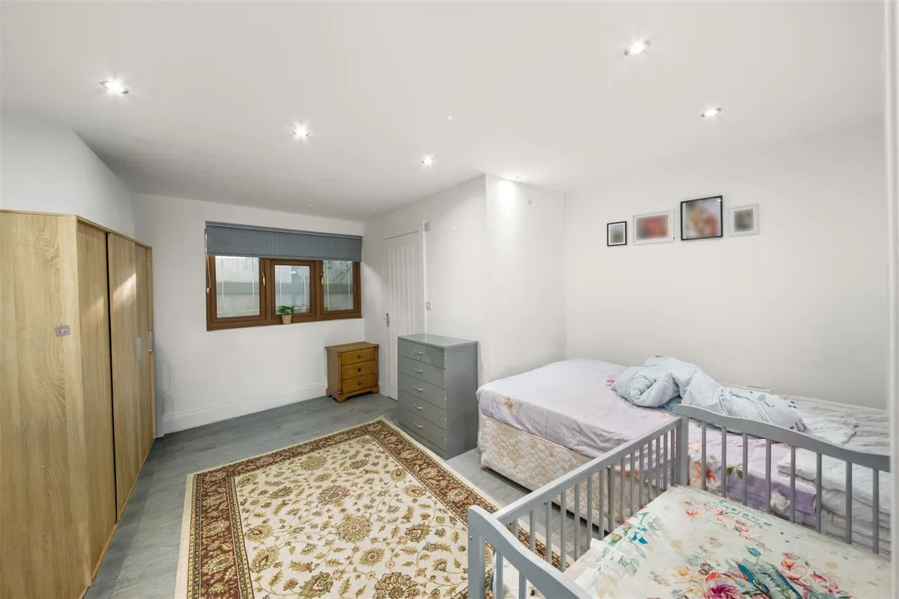 Invicta Close, Feltham, photo 16