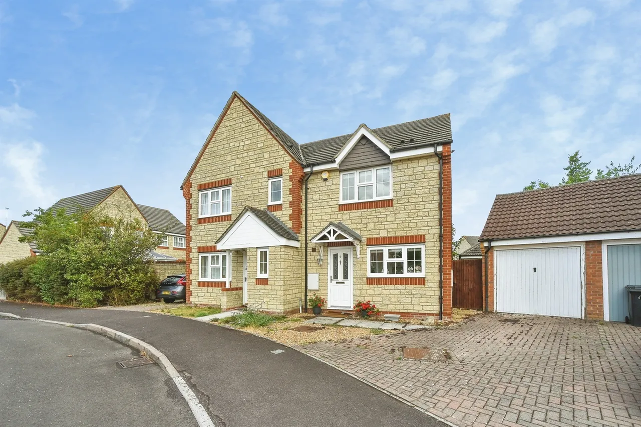 3 bed house for sale — Century Close, Faringdon