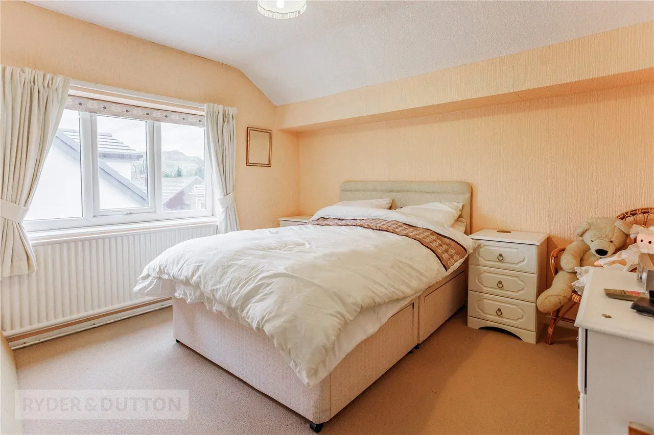 Dacres Drive, Greenfield, OL3, photo 18