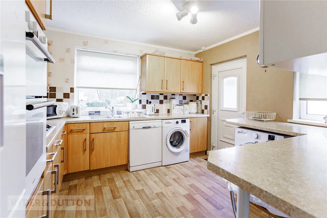 Dacres Drive, Greenfield, OL3, photo 11