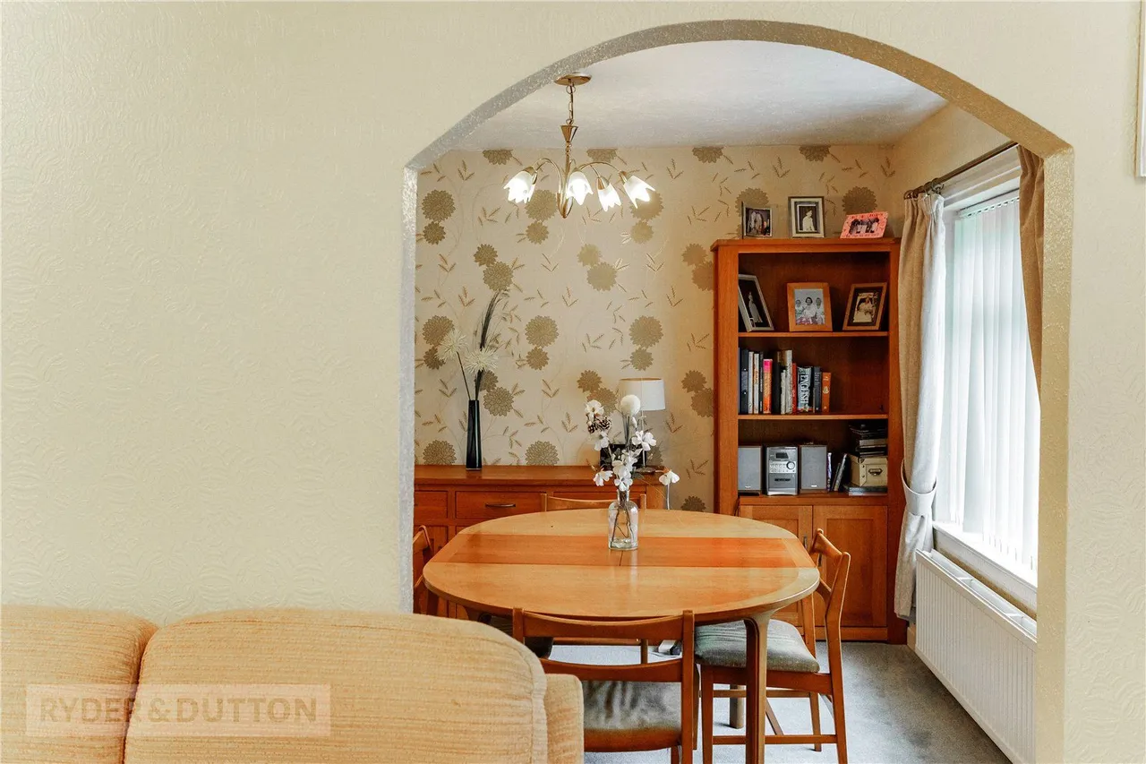 Dacres Drive, Greenfield, OL3, photo 8