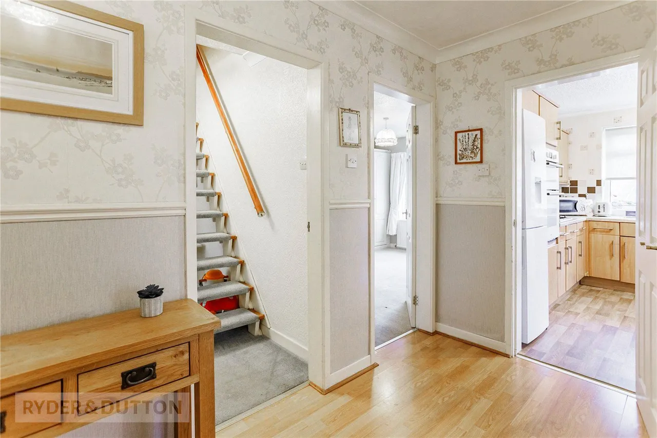 Dacres Drive, Greenfield, OL3, photo 5