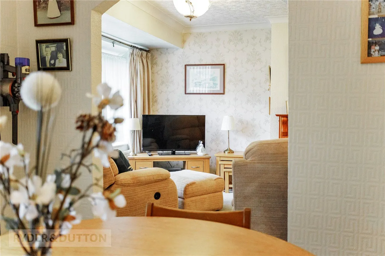 Dacres Drive, Greenfield, OL3, photo 10