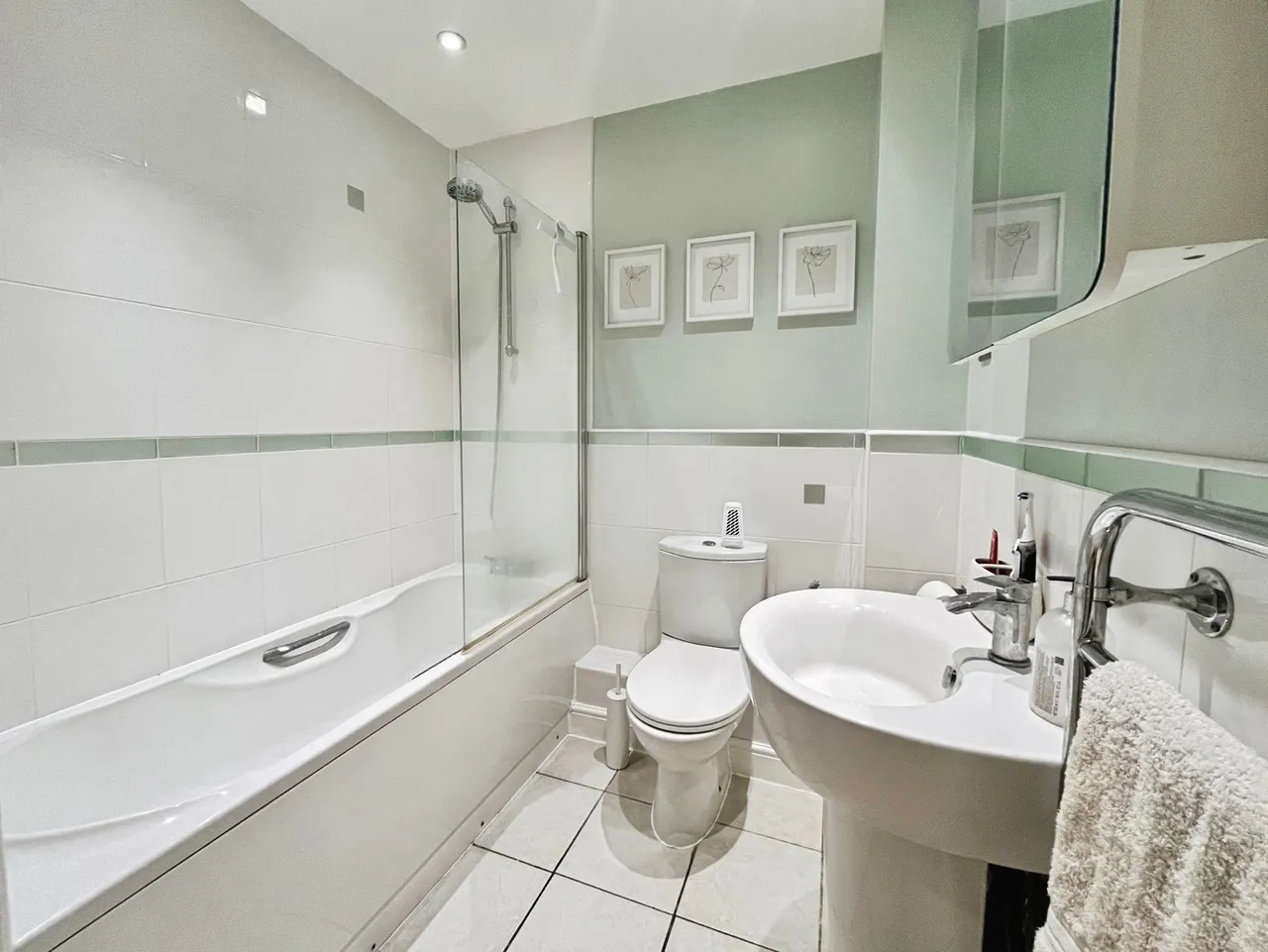 Elmhurst Court, Heathcote Road, Camberley, Surrey, GU15 2HQ, photo 5