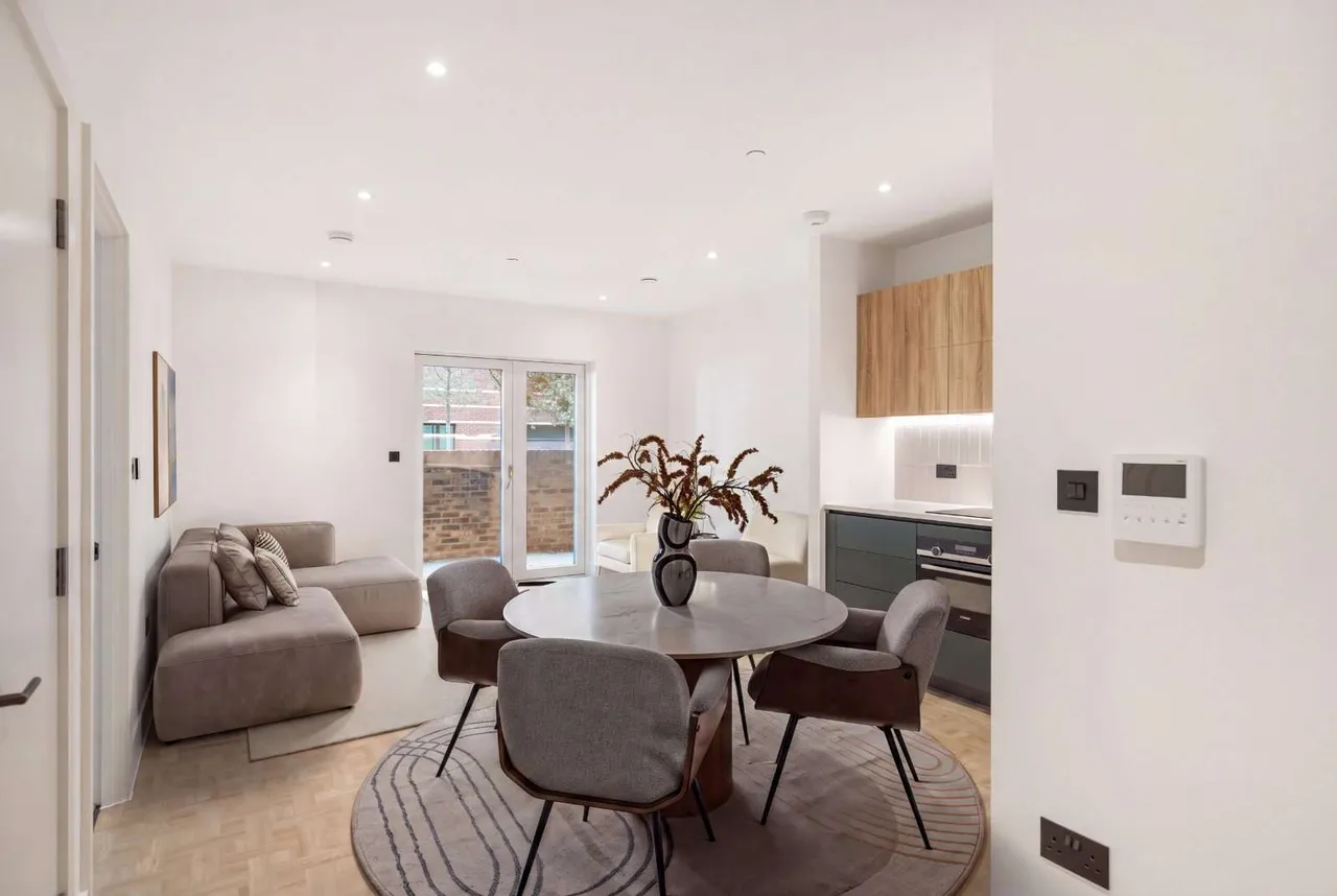 Monarch Square, London, SW11 1DF, photo 4