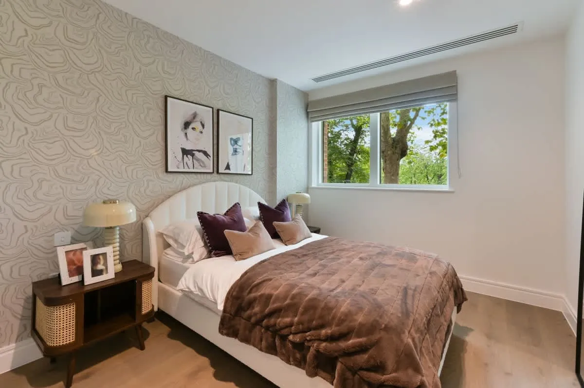 Chiswick High Road, London, W4, photo 6