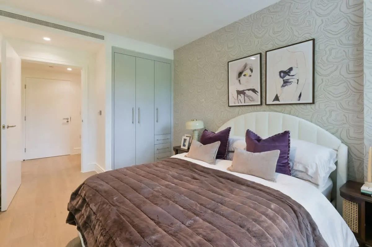 Chiswick High Road, London, W4, photo 8