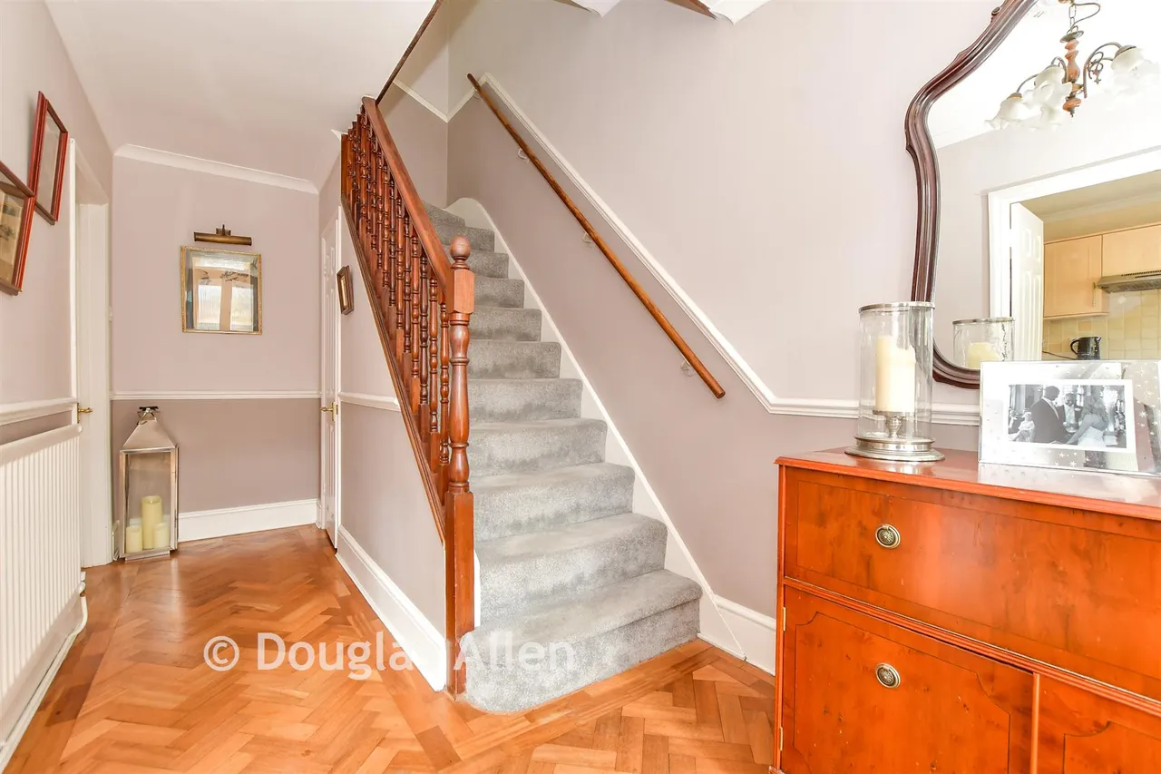 Marjorams Avenue, Loughton, IG10, photo 4