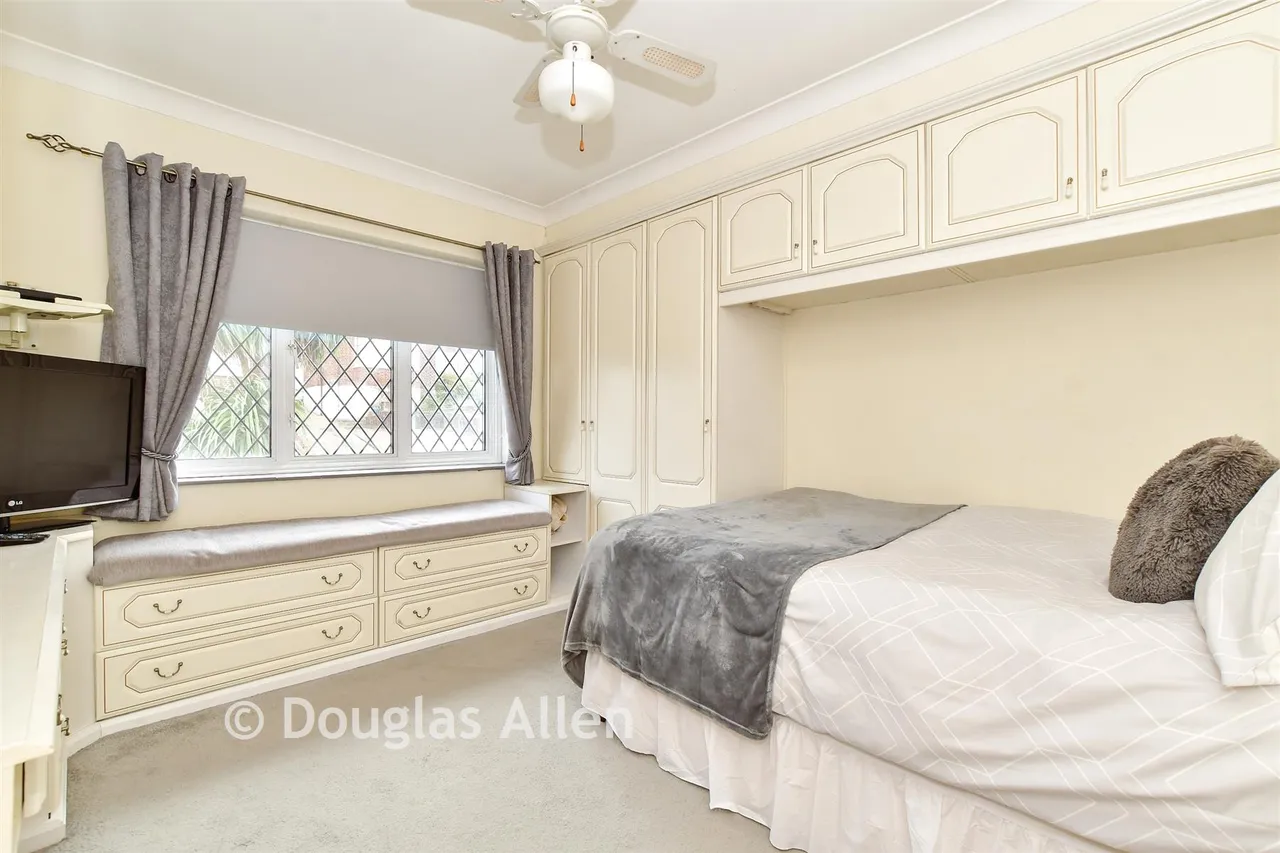 Marjorams Avenue, Loughton, IG10, photo 8