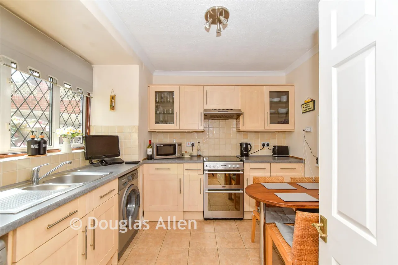 Marjorams Avenue, Loughton, IG10, photo 3