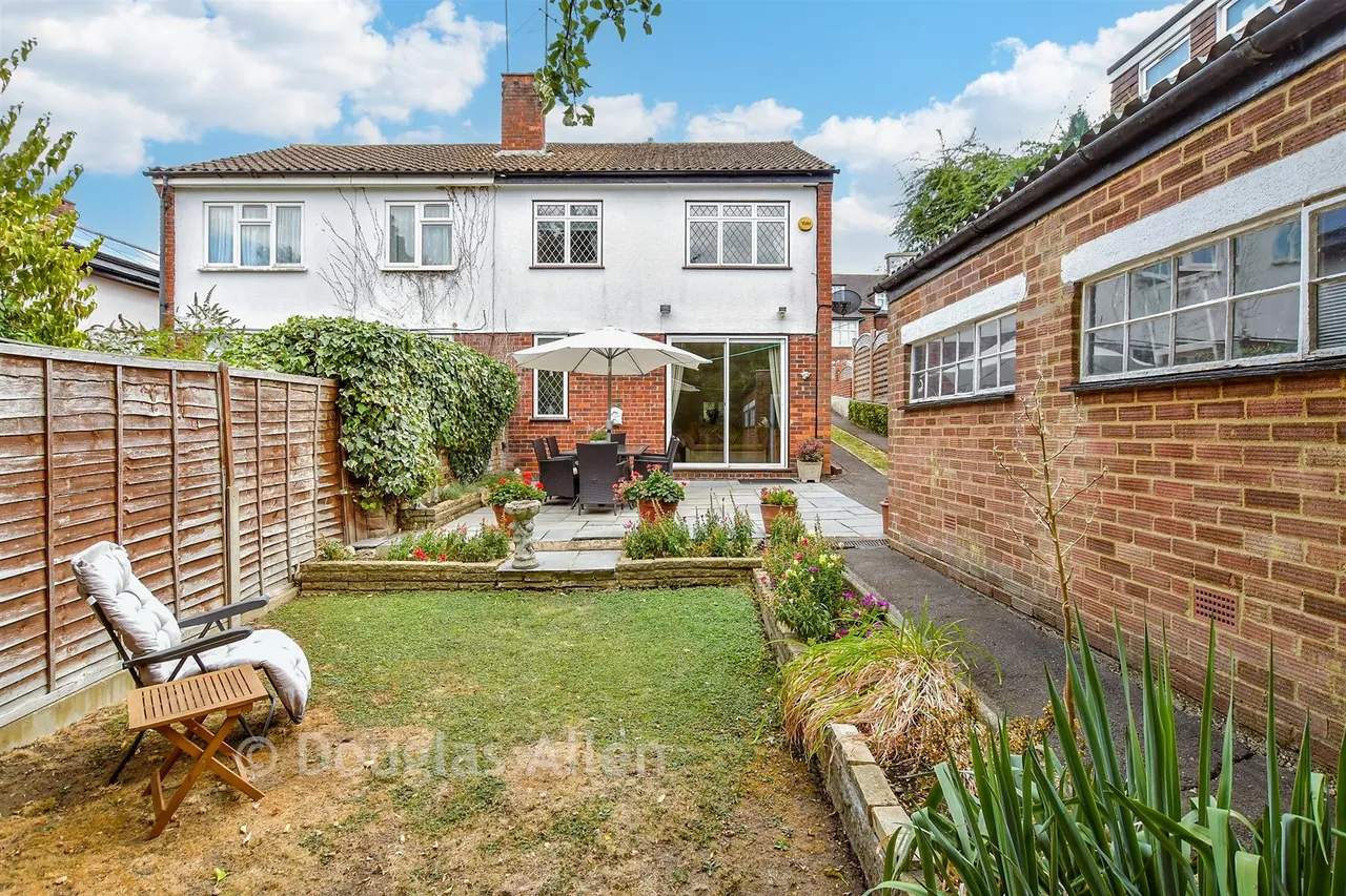 Marjorams Avenue, Loughton, IG10, photo 13