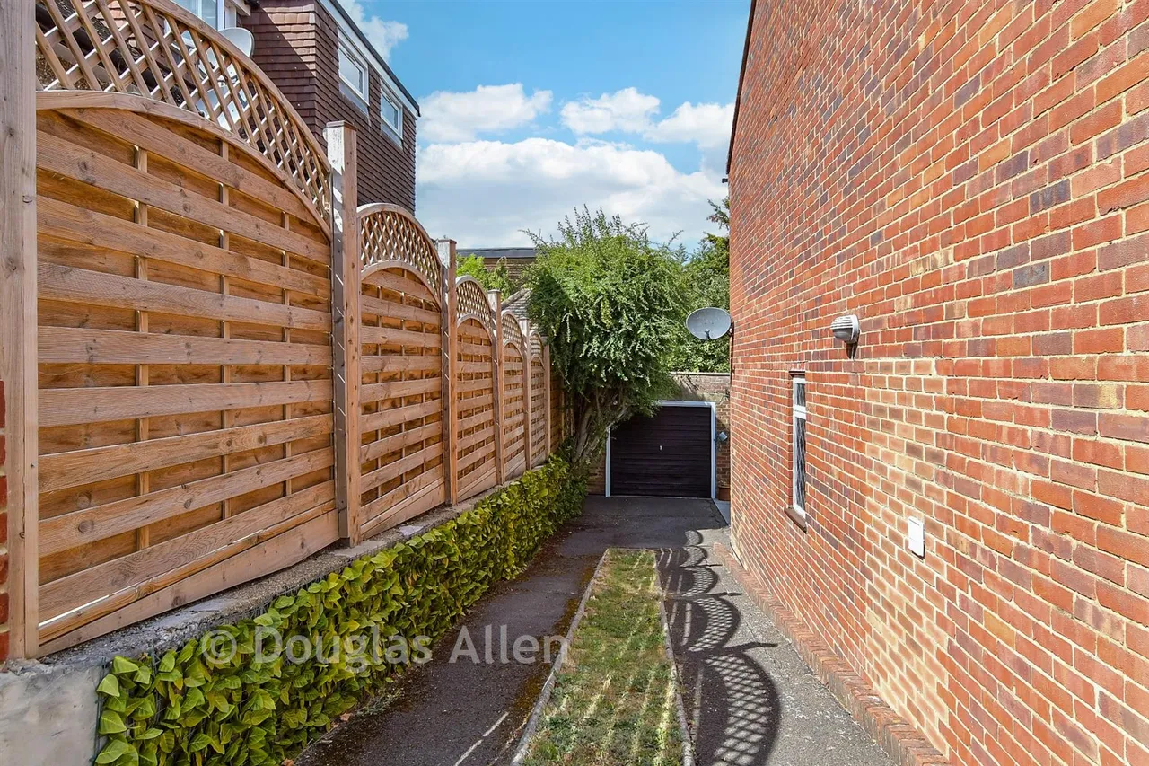 Marjorams Avenue, Loughton, IG10, photo 9