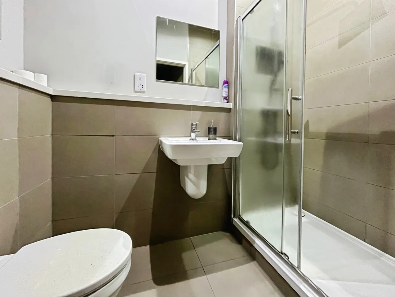 Bath Road, Harlington, UB3, photo 5