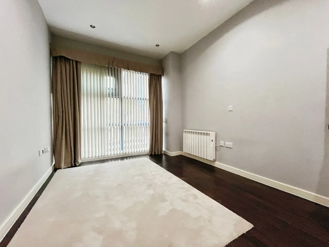 Bath Road, Harlington, UB3, photo 2