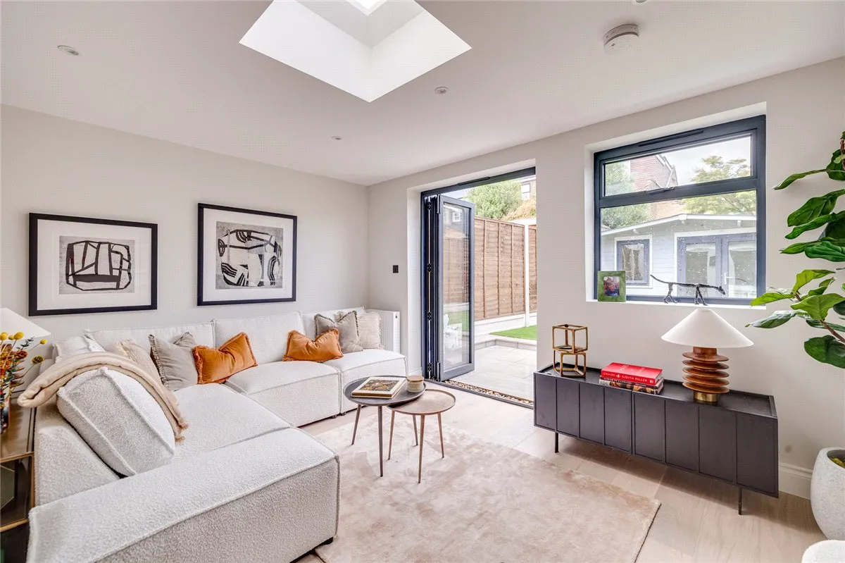 Standen Road, London, SW18, photo 2