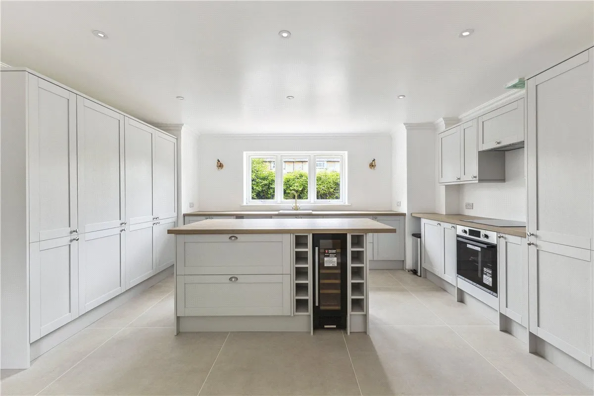 High Street, Burbage, SN8, photo 4