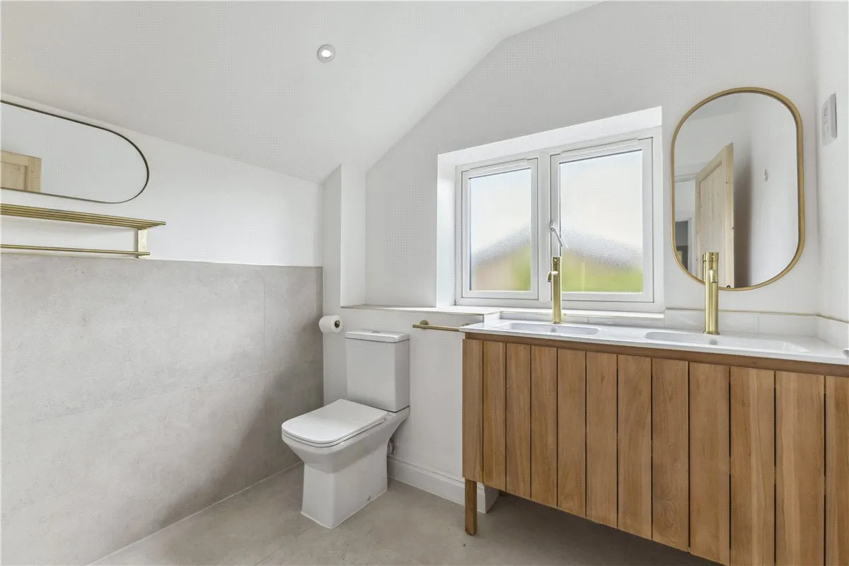 High Street, Burbage, SN8, photo 9