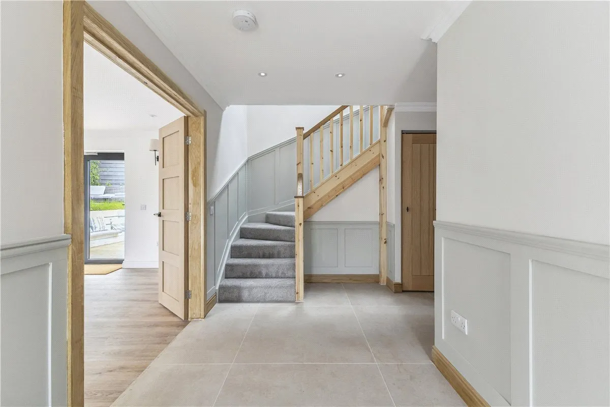 High Street, Burbage, SN8, photo 6