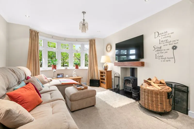 Hare Hill, Row Town KT15 1DJ, photo 4