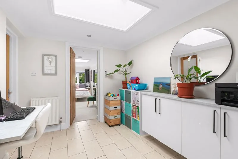 Hare Hill, Row Town KT15 1DJ, photo 8